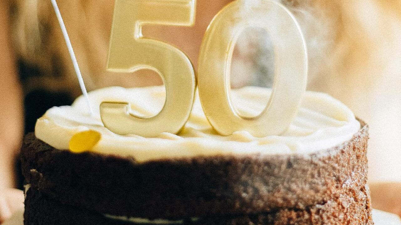 Come festeggiare i tuoi 50 anni: idee e consigli per organizzare l’evento