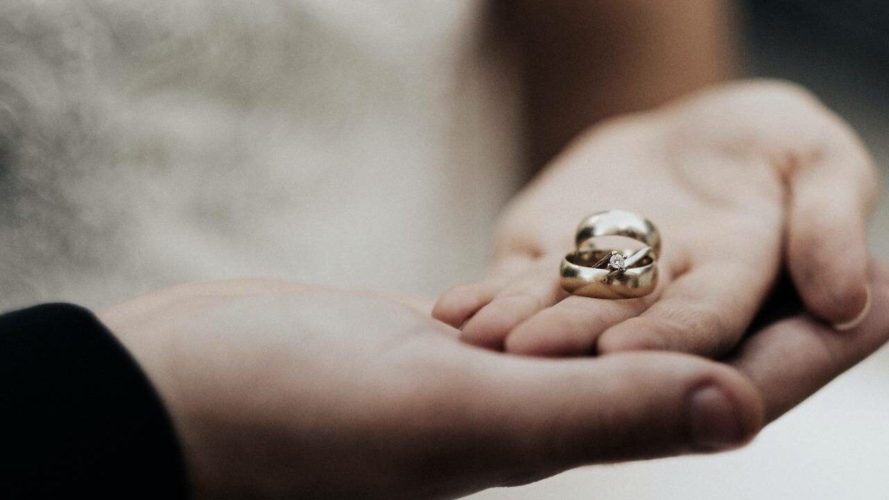 Superstizioni sul matrimonio: miti e leggende legate al grande giorno.